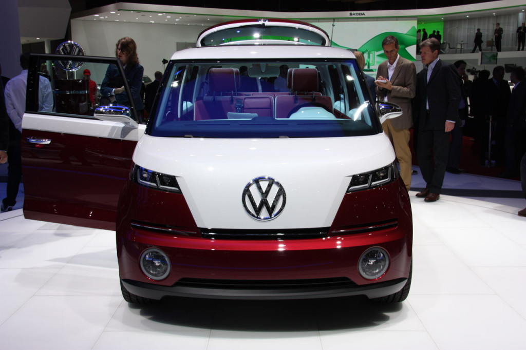 Volkswagen-Bulli-Hybrid-Concept-at-Geneva-2011-Picture-3