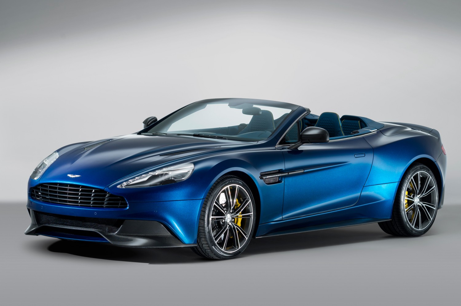 Aston Martin unveils Vanquish Volante